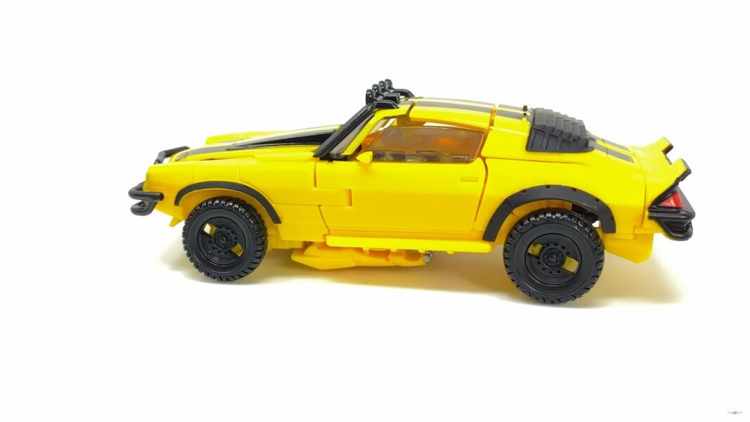 In Hand Image Of Transformers Rise Of The Beasts SS 100 Bumblebee  (42 of 44)